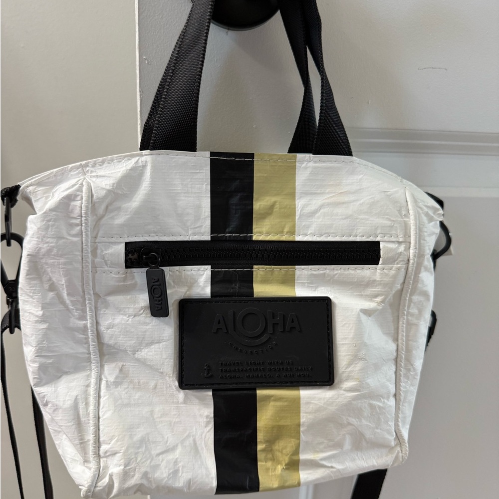 ALOHA Collection Le Voyageur Black and White Crossbody Bag